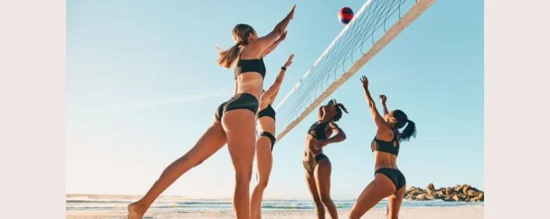 Tutti pazzi per beach volley e beach soccer: i consigli per evitare infortuni