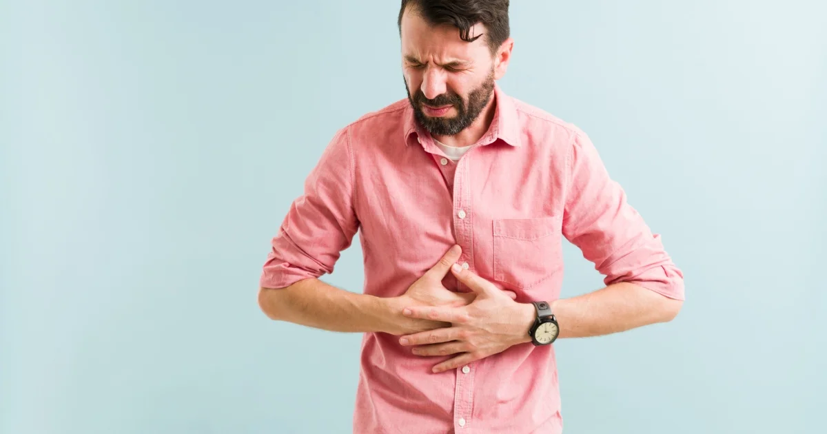 Ernia iatale e reflusso gastroesofageo: quando bastano dieta e farmaci e quando serve l'intervento chirurgico
