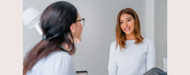Cos’è l’endometriosi e come affrontarla (anche in estate)