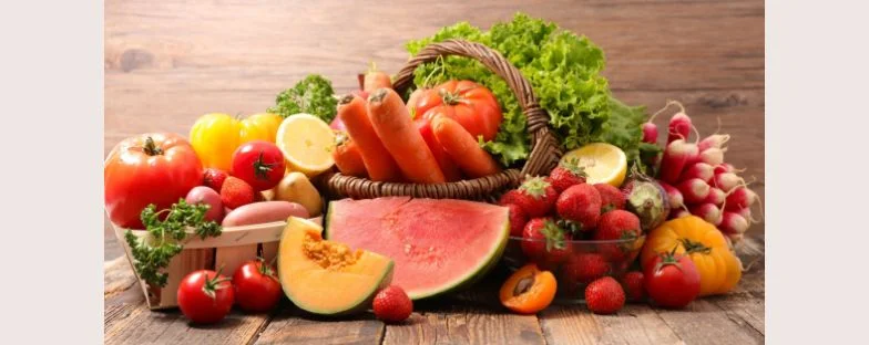 Alimentazione estiva: cosa mangiare con il caldo al mare, in montagna e in città