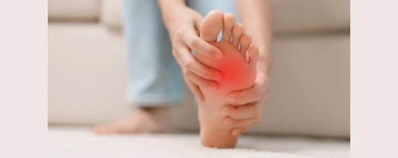 L’operazione per l’alluce valgo con la chirurgia mininvasiva a Città di Pavia