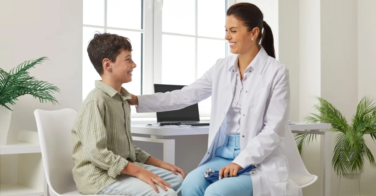 Dalla nascita all’adolescenza: quando andare dall’ortopedico pediatrico