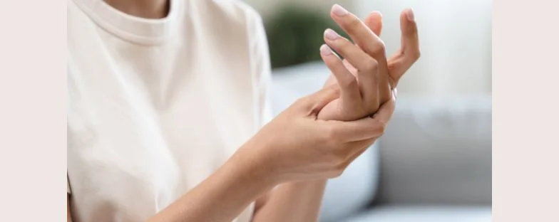 Esercizi per la riabilitazione della mano: quali fare per recuperare mobilità, forza e funzionalità