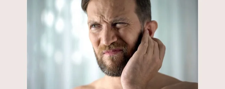 Orecchio tappato: quali sono le cause e quando andare dall’otorinolaringoiatra?