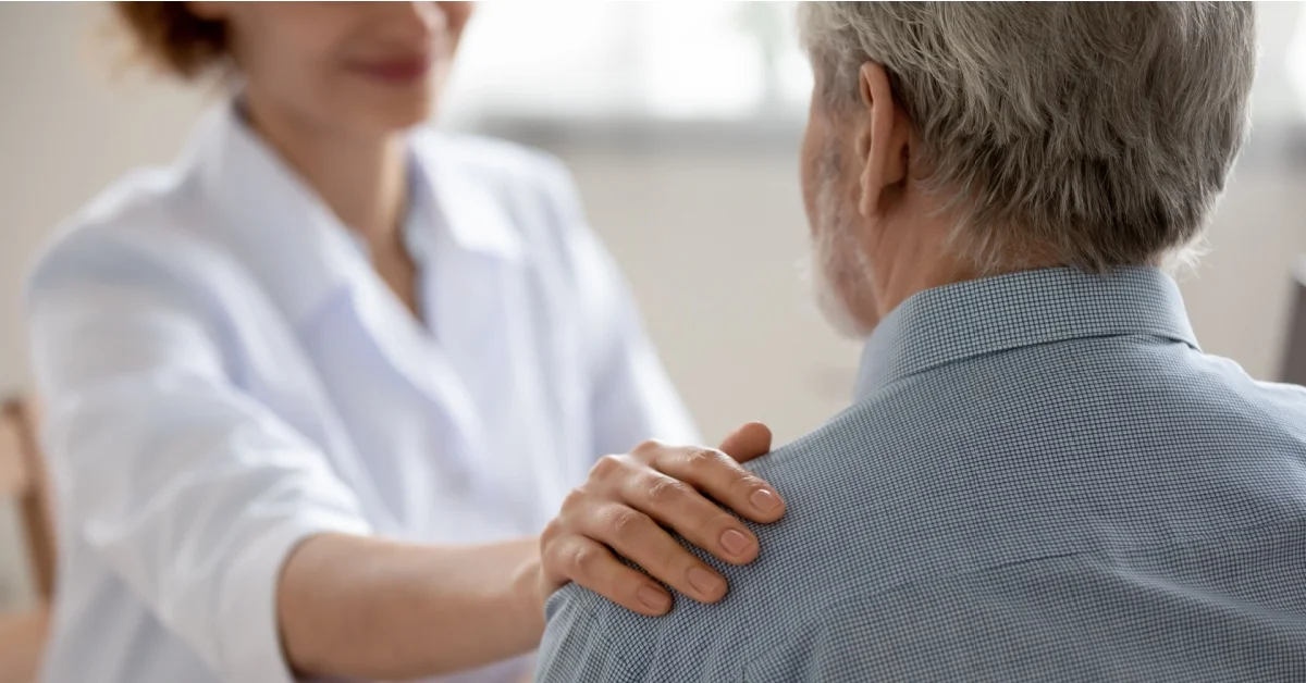 Solitudine estiva negli anziani: i rischi e come affrontarla