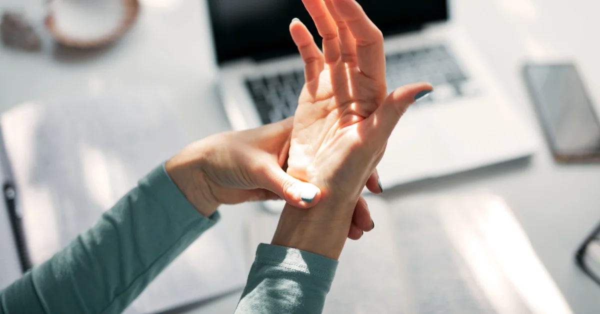 Tendinite da mouse e smartphone: consigli pratici, esercizi e azioni quotidiane per prevenirla