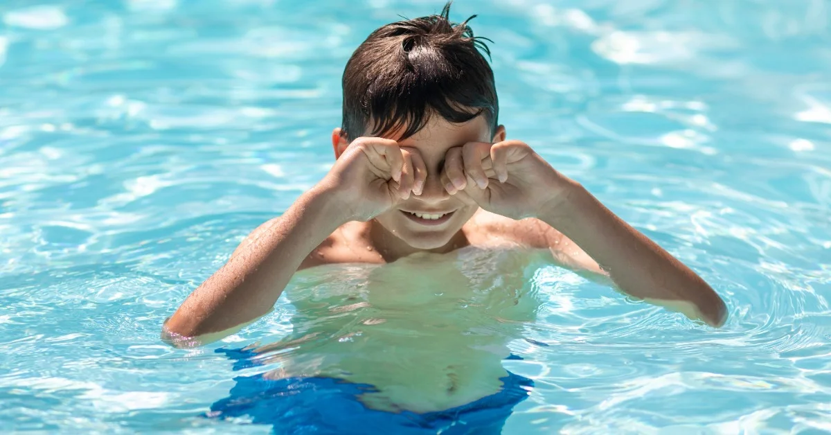 Occhi irritati dopo mare e piscina: quando rivolgersi all’oculista